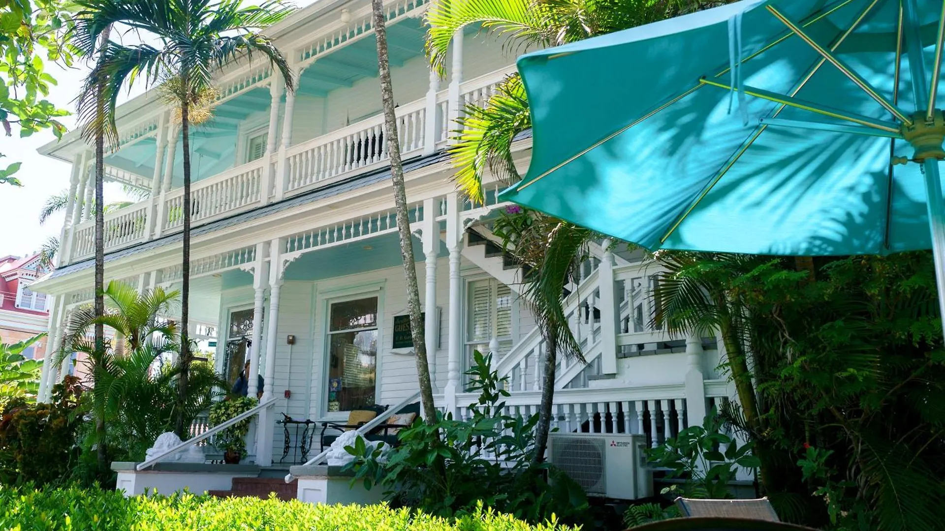 Southernmost Point Guest House & Garden Bar Key West