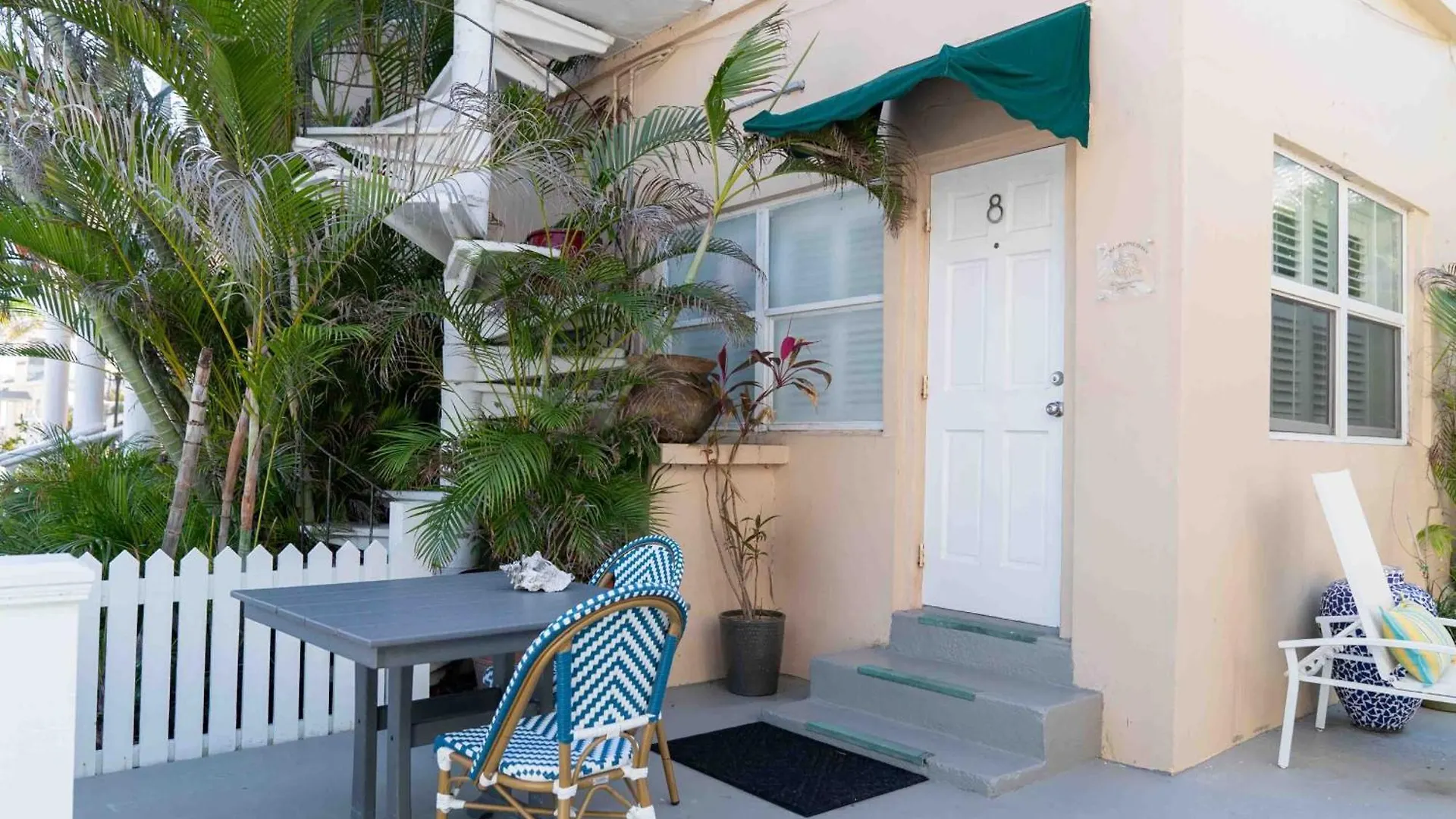 Southernmost Point Guest House & Garden Bar Key West Bed & Breakfast