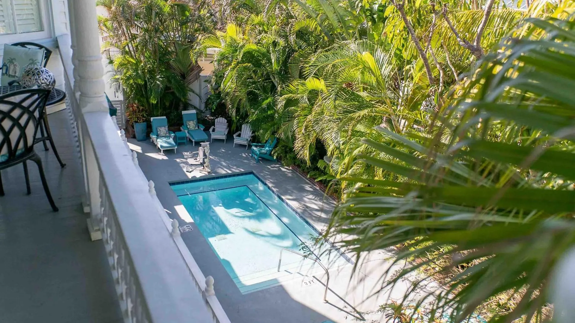 Southernmost Point Guest House & Garden Bar Key West