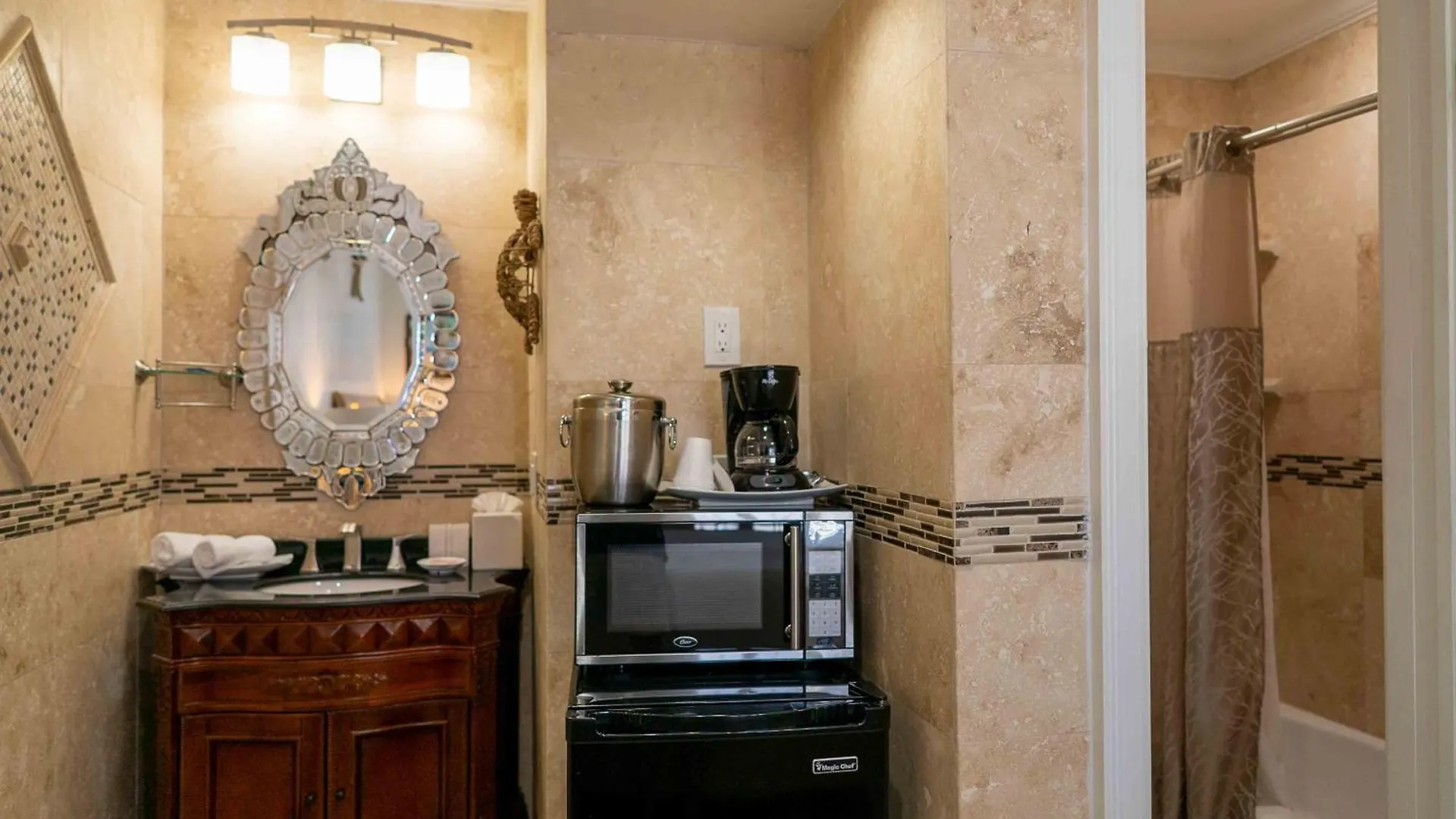 Southernmost Point Guest House & Garden Bar Key West Bed & Breakfast